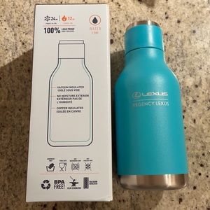 Vacuum insulated water bottle
